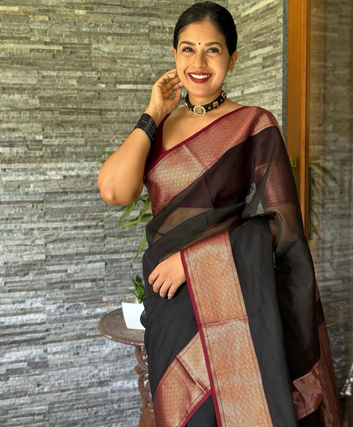 Stylish Black Soft Silk Saree With Flameboyant Blouse Piece