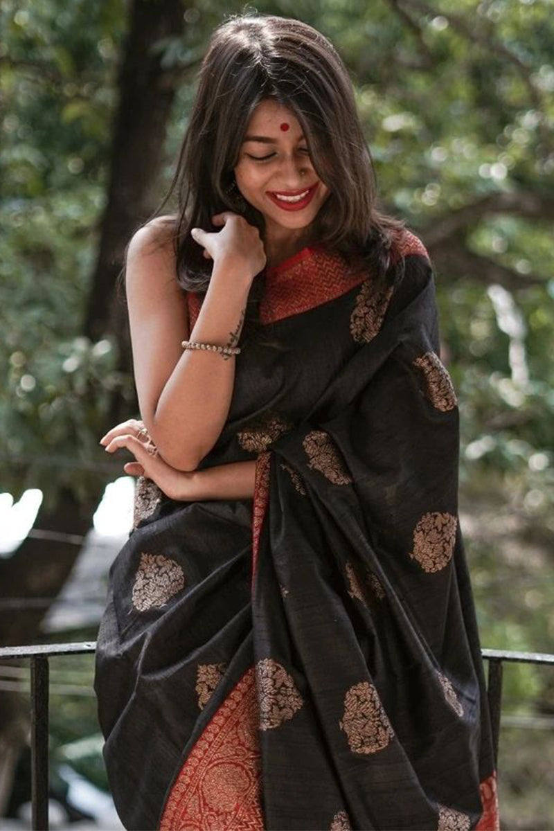 Surpassing Black Soft Silk Saree With Majesty Blouse Piece