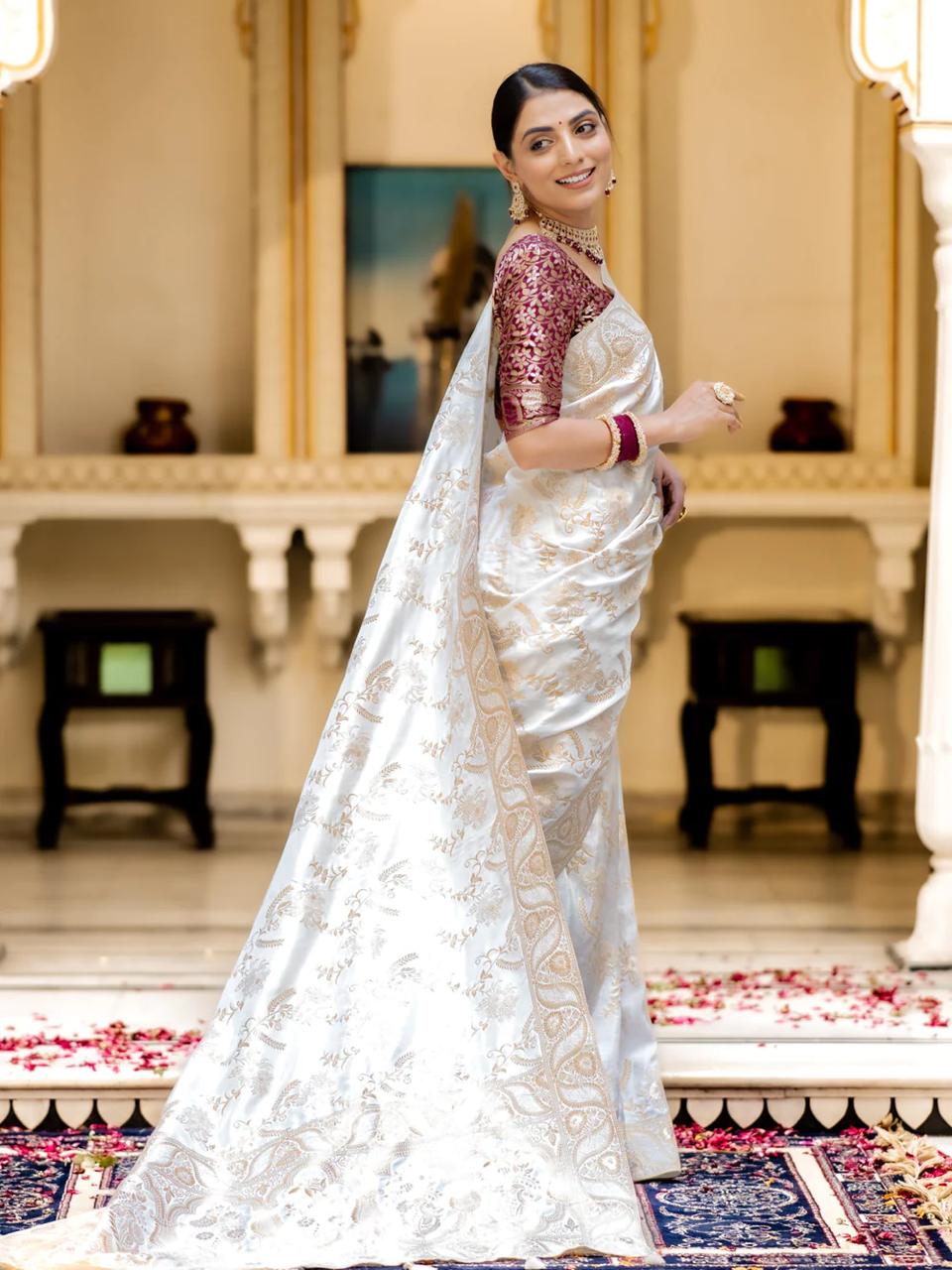 Skinny Off White Soft Silk Saree With Comely Blouse Piece