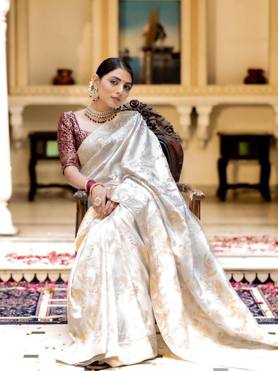 Skinny Off White Soft Silk Saree With Comely Blouse Piece