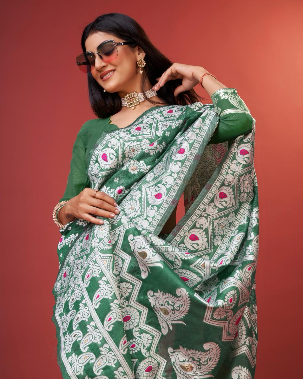 Artistic Green Cotton Silk Saree With Grandiose Blouse Piece