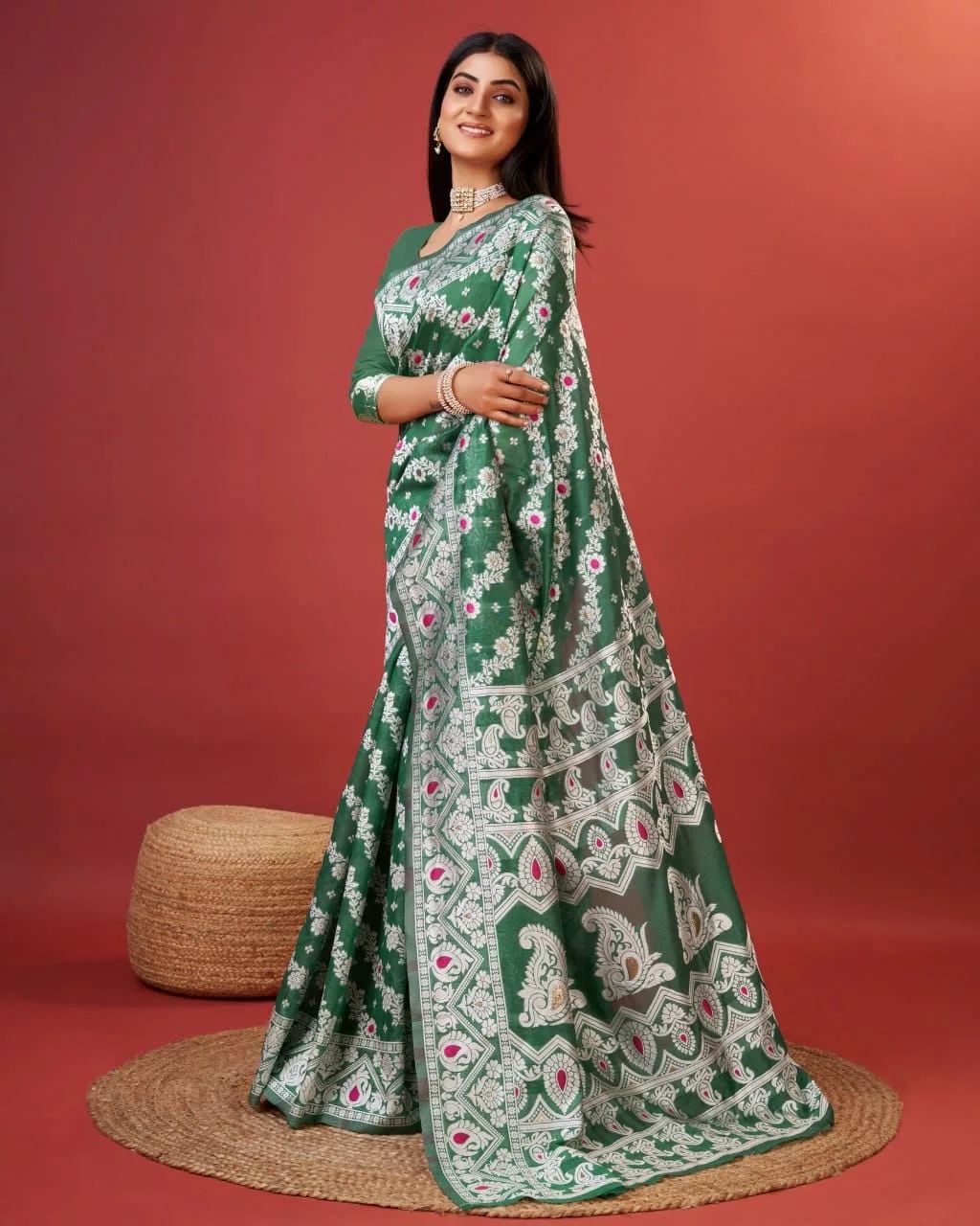 Artistic Green Cotton Silk Saree With Grandiose Blouse Piece