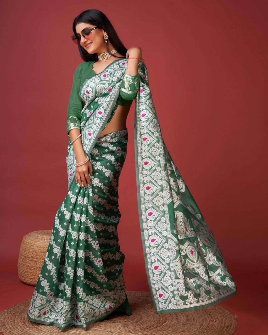 Artistic Green Cotton Silk Saree With Grandiose Blouse Piece