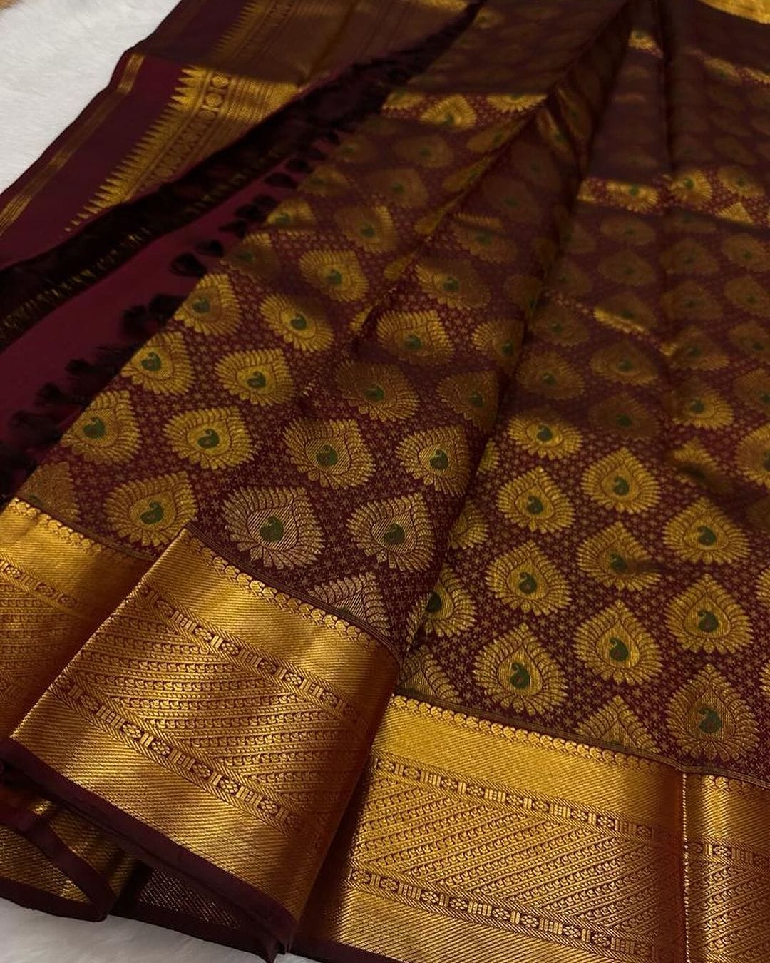 Eloquence Wine Soft Silk Saree With Pleasurable Blouse Piece