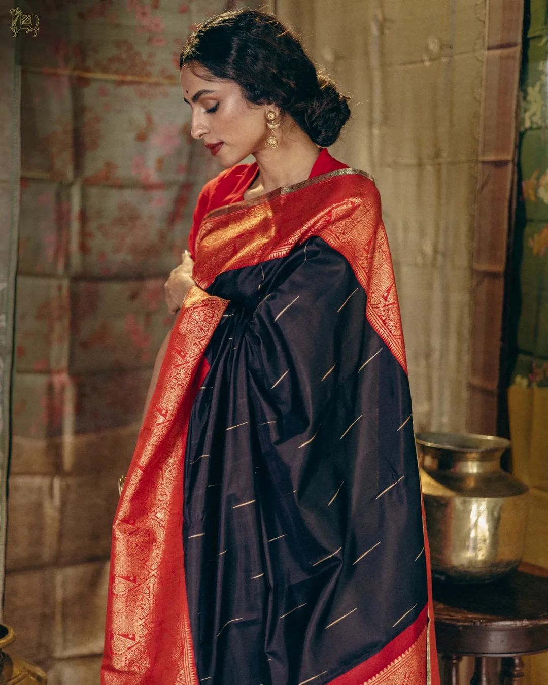 Dissemble Black Soft Silk Saree With Skinny Blouse Piece