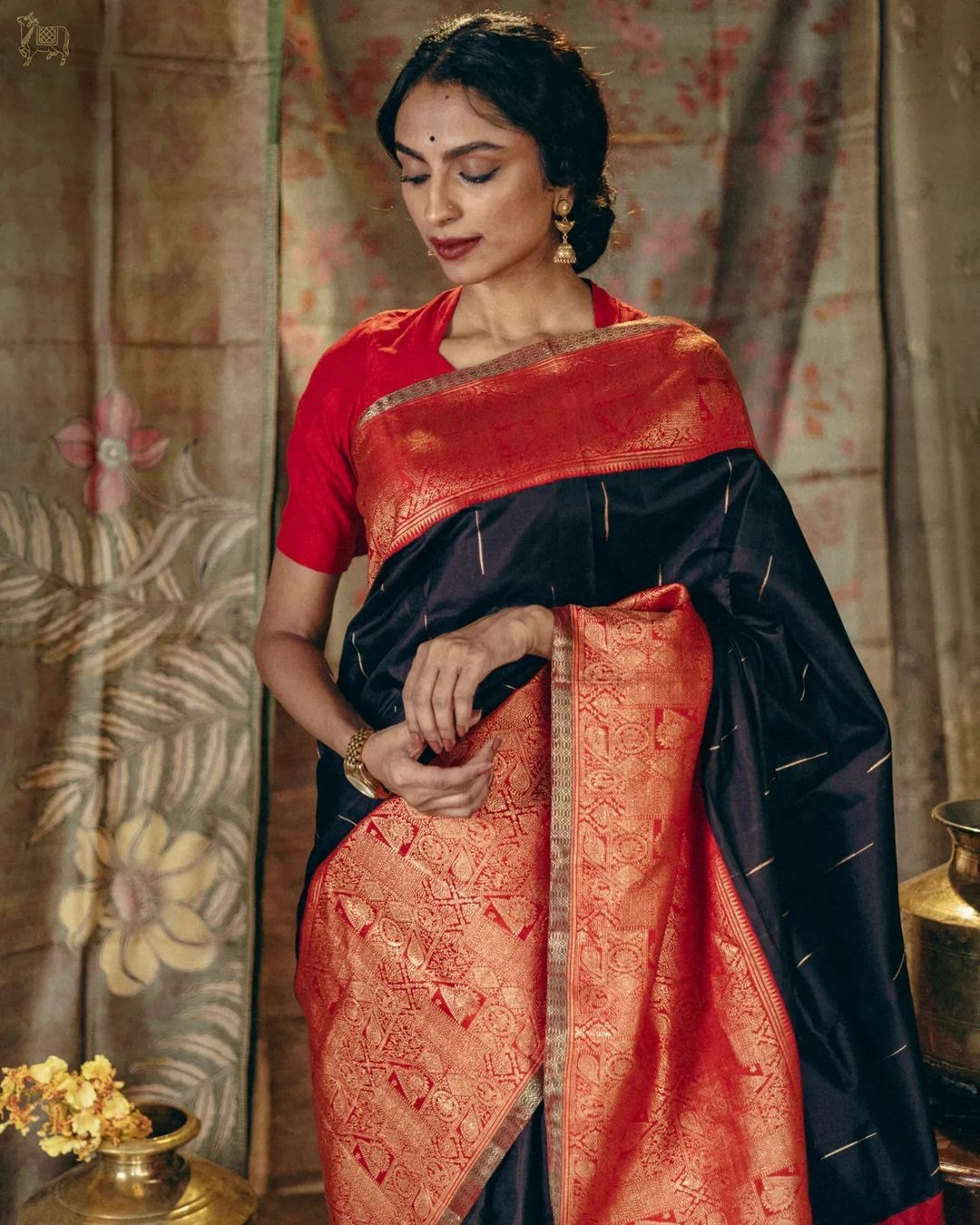 Dissemble Black Soft Silk Saree With Skinny Blouse Piece