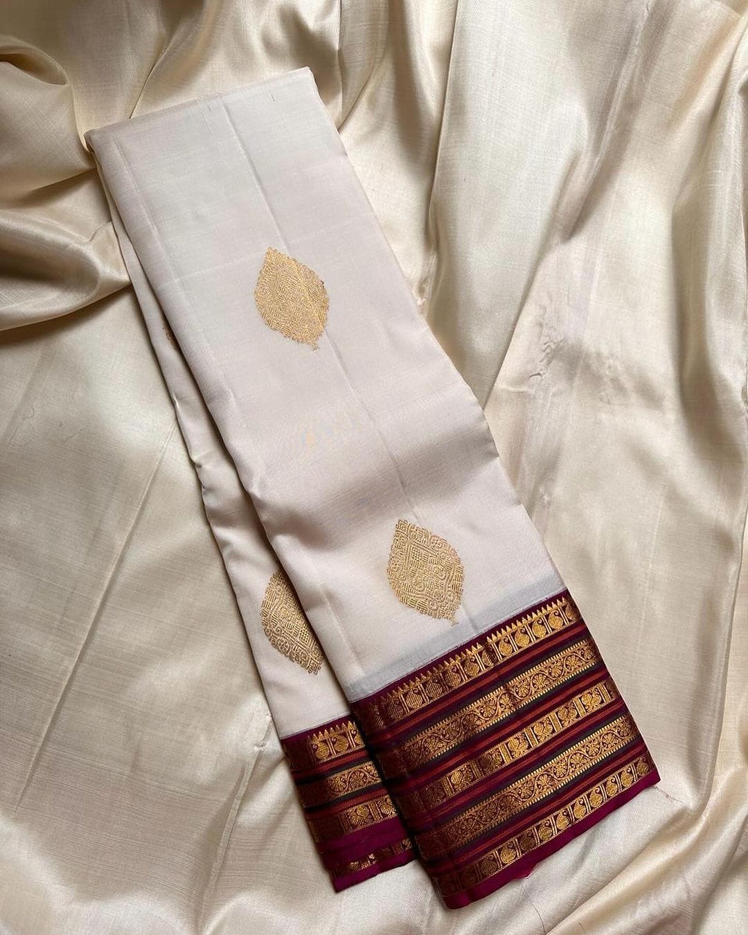 Verdant Off White Soft Silk Saree With Artistic Blouse Piece