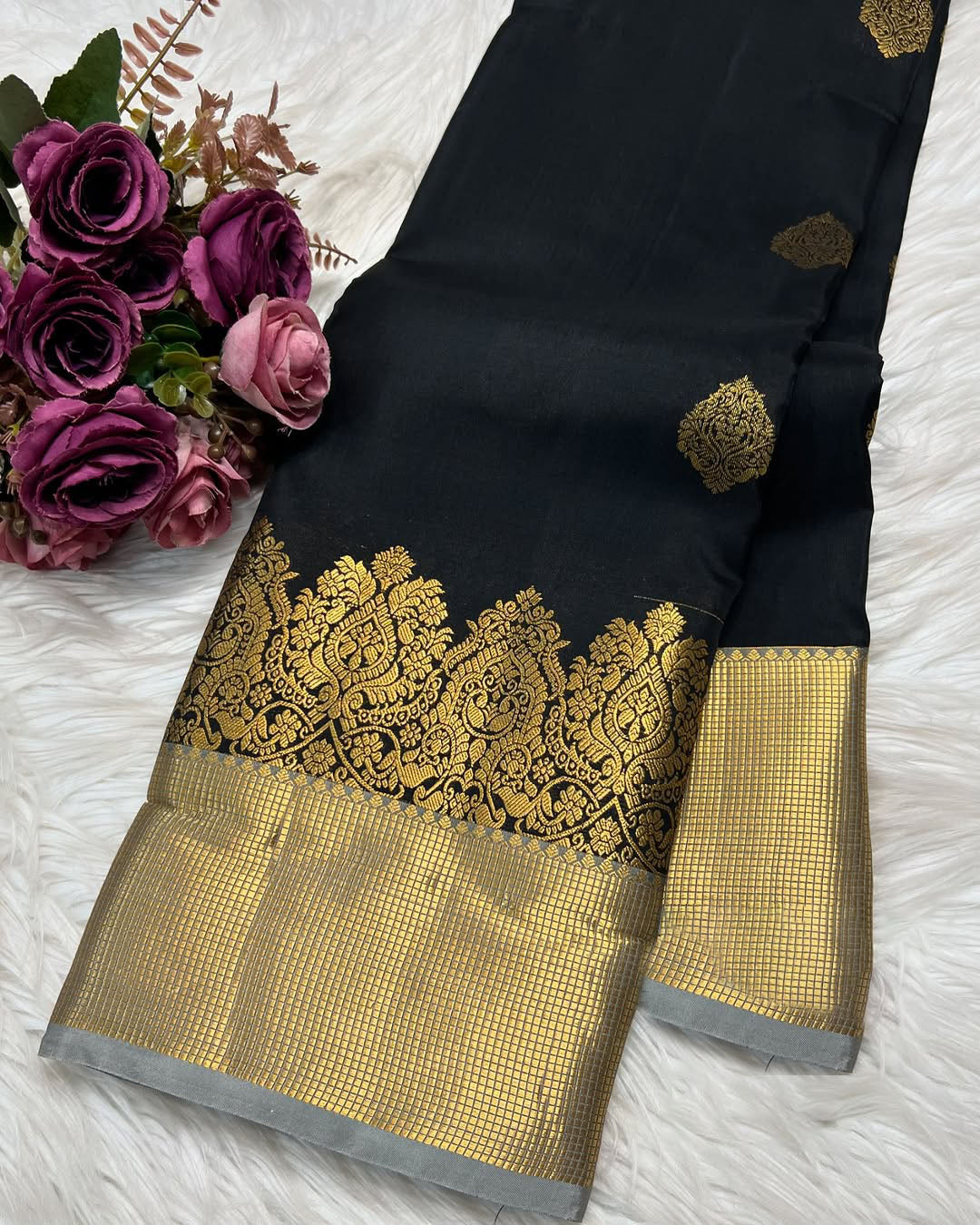 Ethereal Black Soft Banarasi Silk Saree With Gratifying Blouse Piece