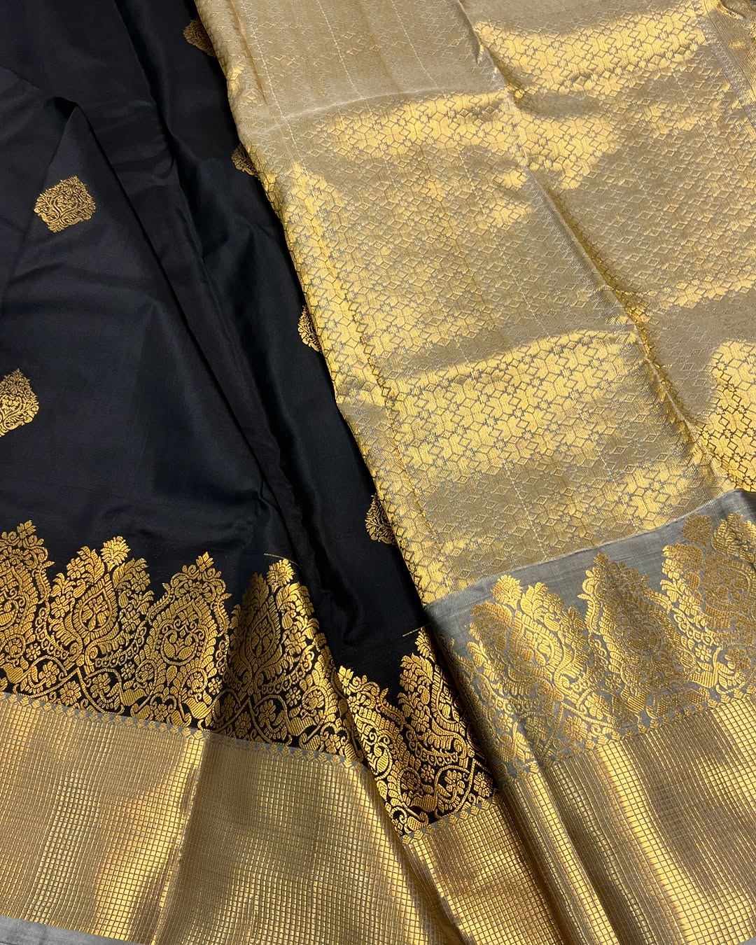 Ethereal Black Soft Banarasi Silk Saree With Gratifying Blouse Piece