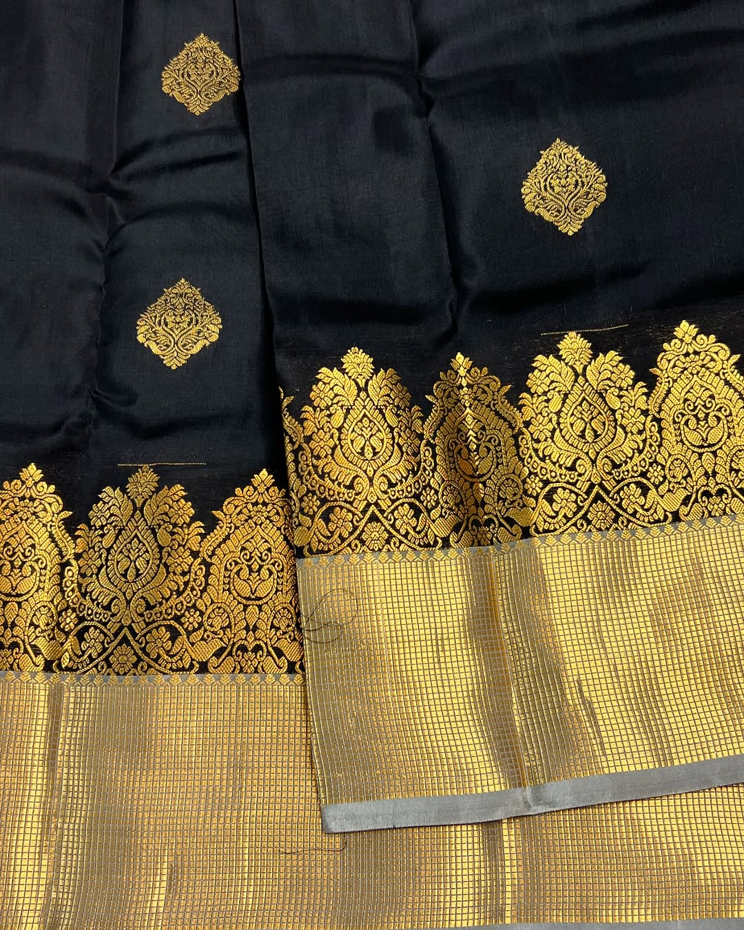Ethereal Black Soft Banarasi Silk Saree With Gratifying Blouse Piece