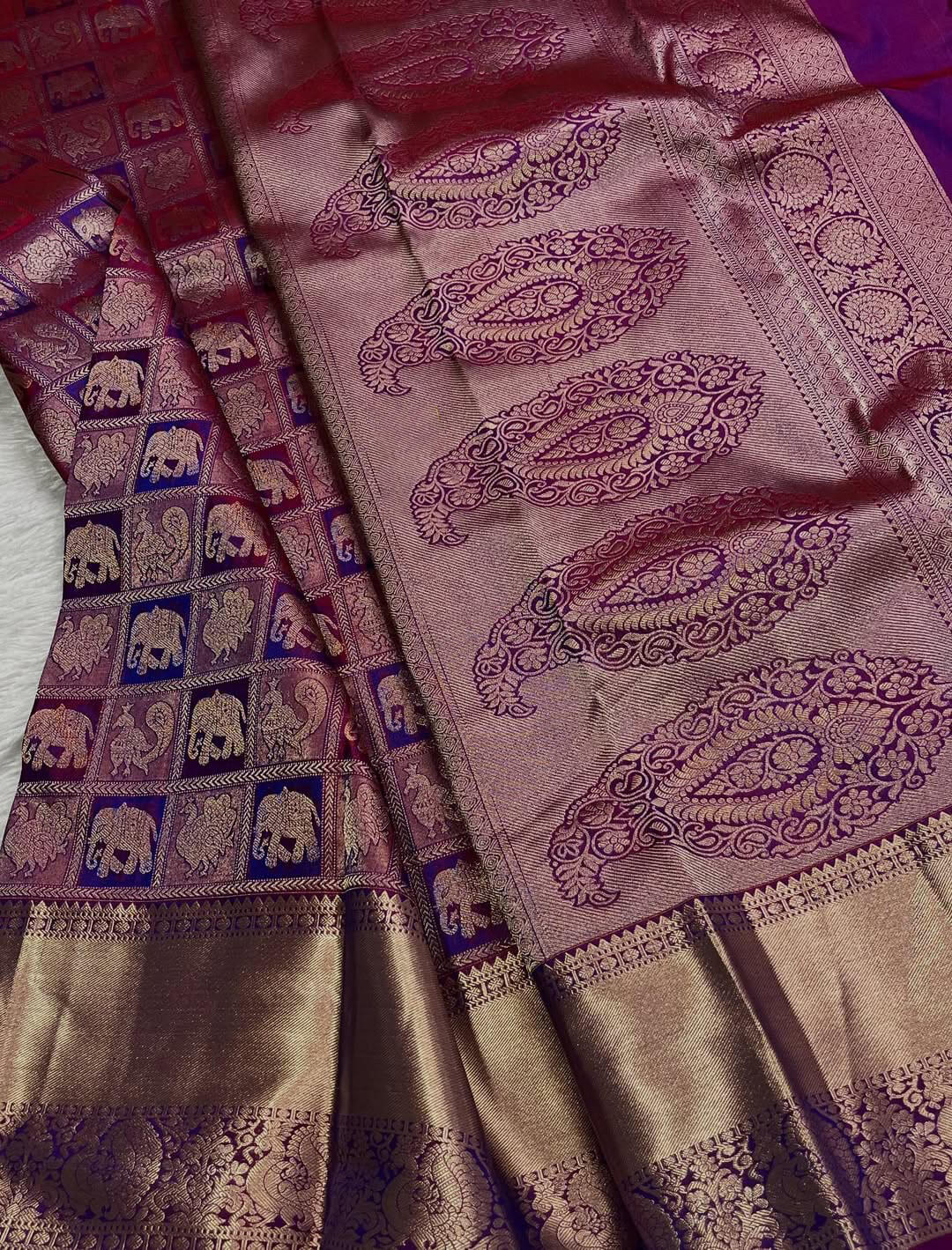 Exquisite Purple Soft Banarasi Silk Saree With Denouement Blouse Piece