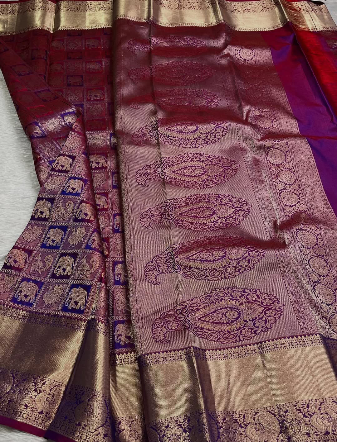 Exquisite Purple Soft Banarasi Silk Saree With Denouement Blouse Piece