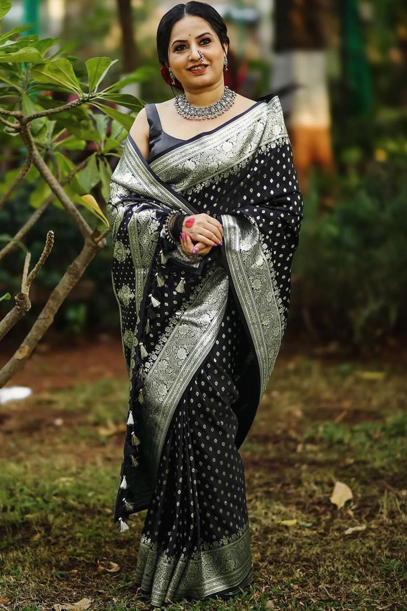 Appealing Black Soft Silk Saree With Wonderful Blouse Piece