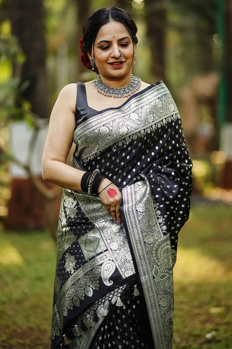 Appealing Black Soft Silk Saree With Wonderful Blouse Piece