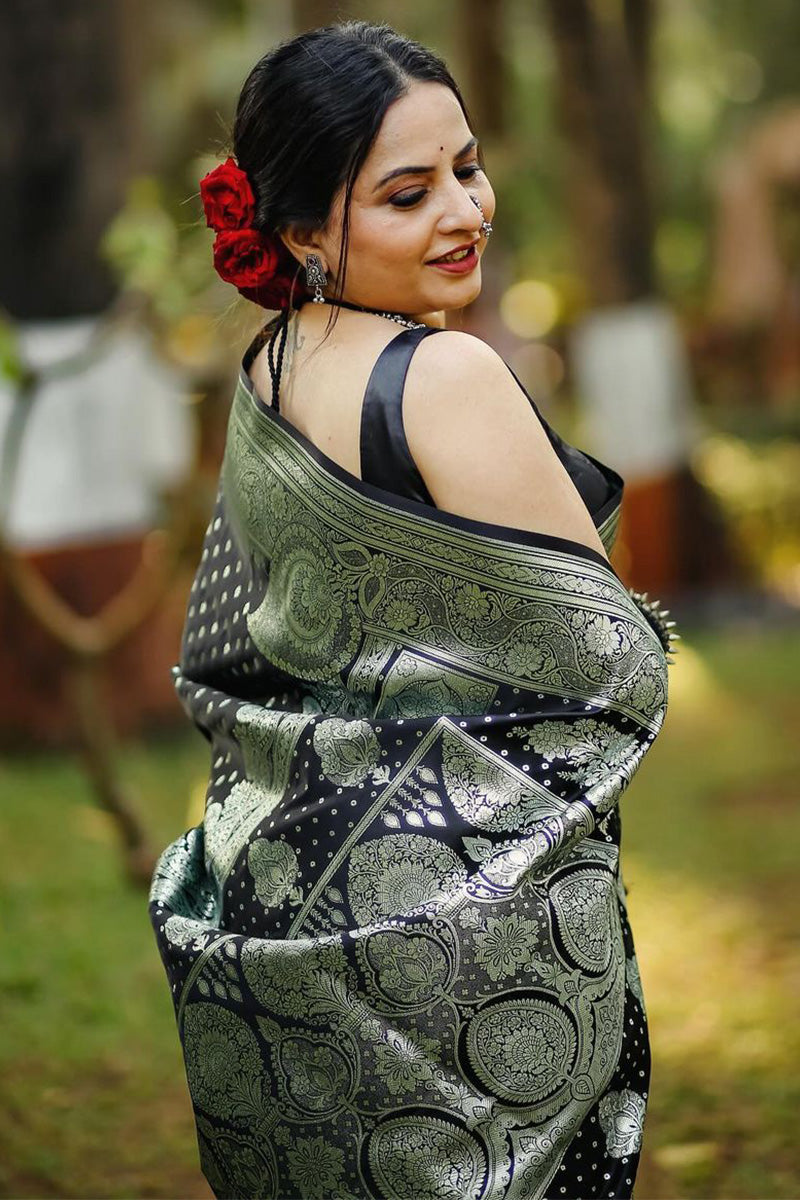 Appealing Black Soft Silk Saree With Wonderful Blouse Piece