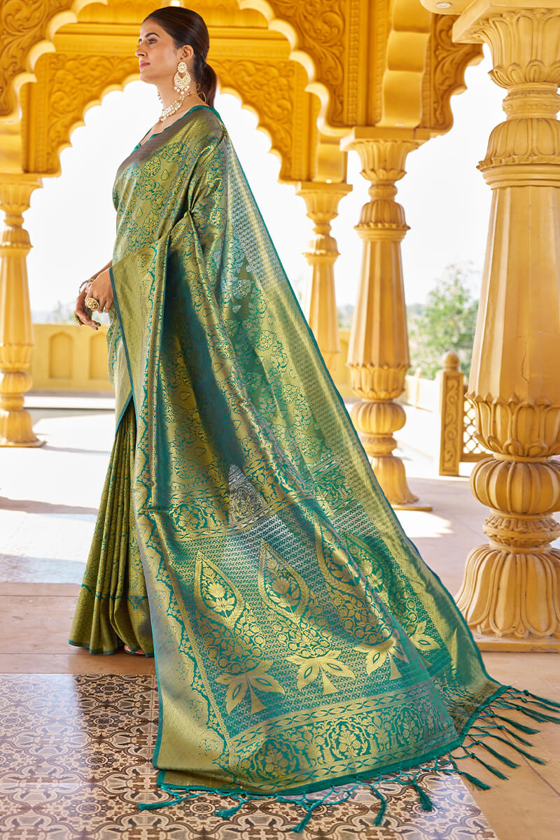 Skinny Rama Kanjivaram Silk Saree With Beautiful Blouse Piece