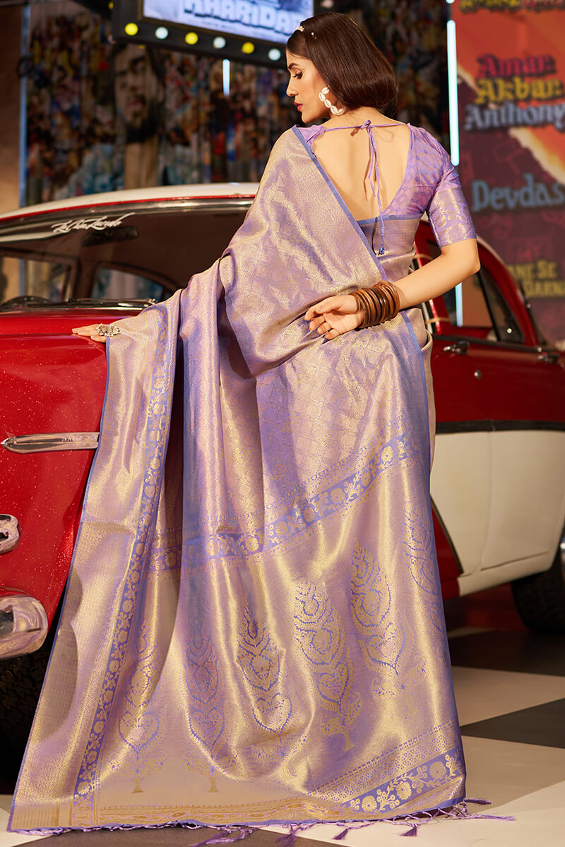 Prominent Lavender Kanjivaram Silk Saree With Outstanding Blouse Piece