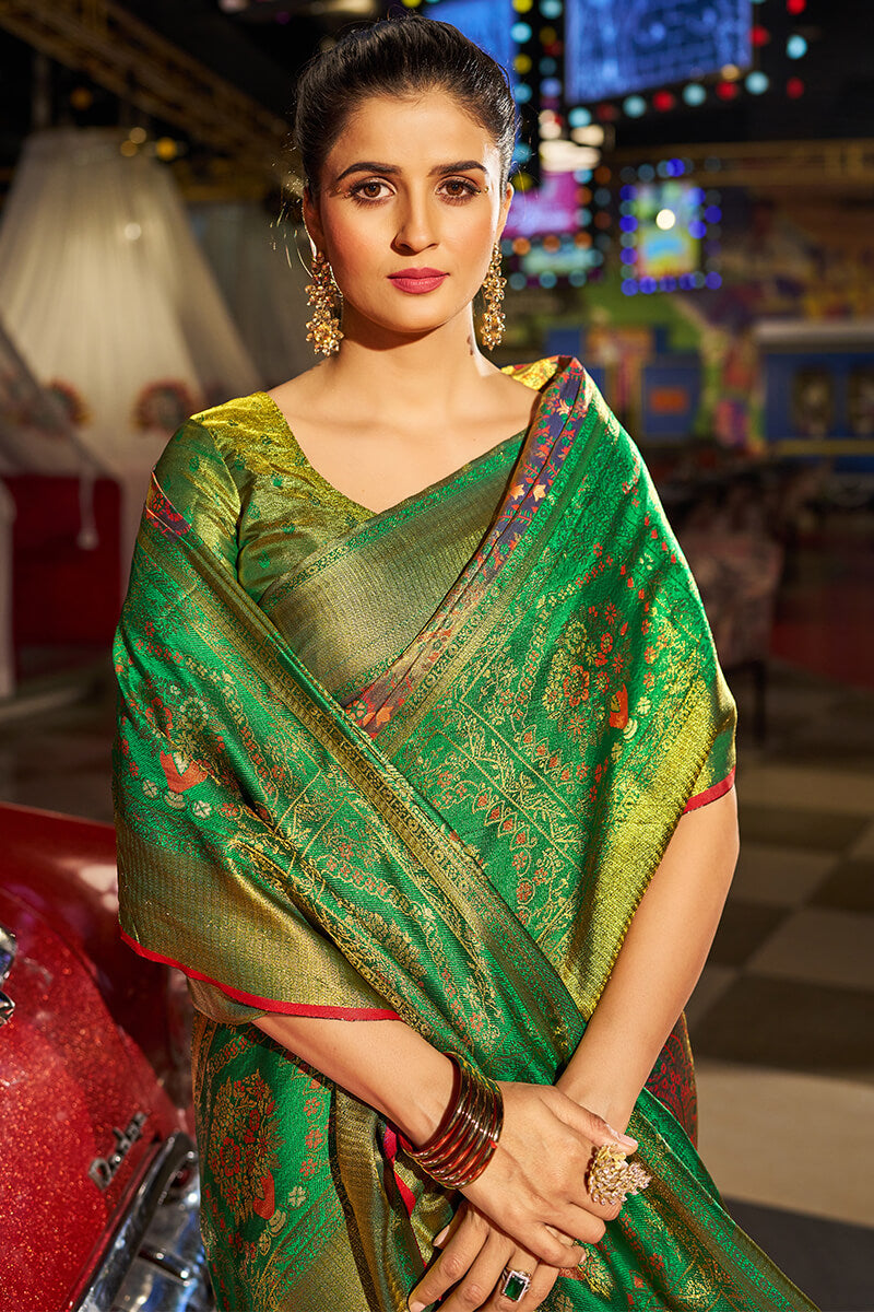 Fantabulous Dark Green Kanjivaram Silk Saree With Sonorous Blouse Piece