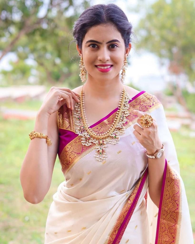 Surreptitious Off White Soft Silk Saree With Inimitable Blouse Piece