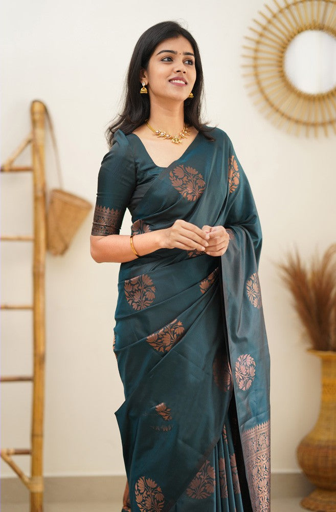 Skinny Rama Soft Silk Saree With Trendy Blouse Piece