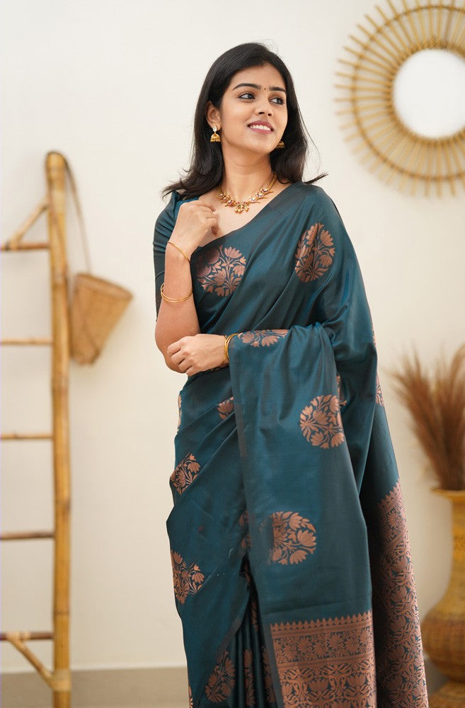 Skinny Rama Soft Silk Saree With Trendy Blouse Piece