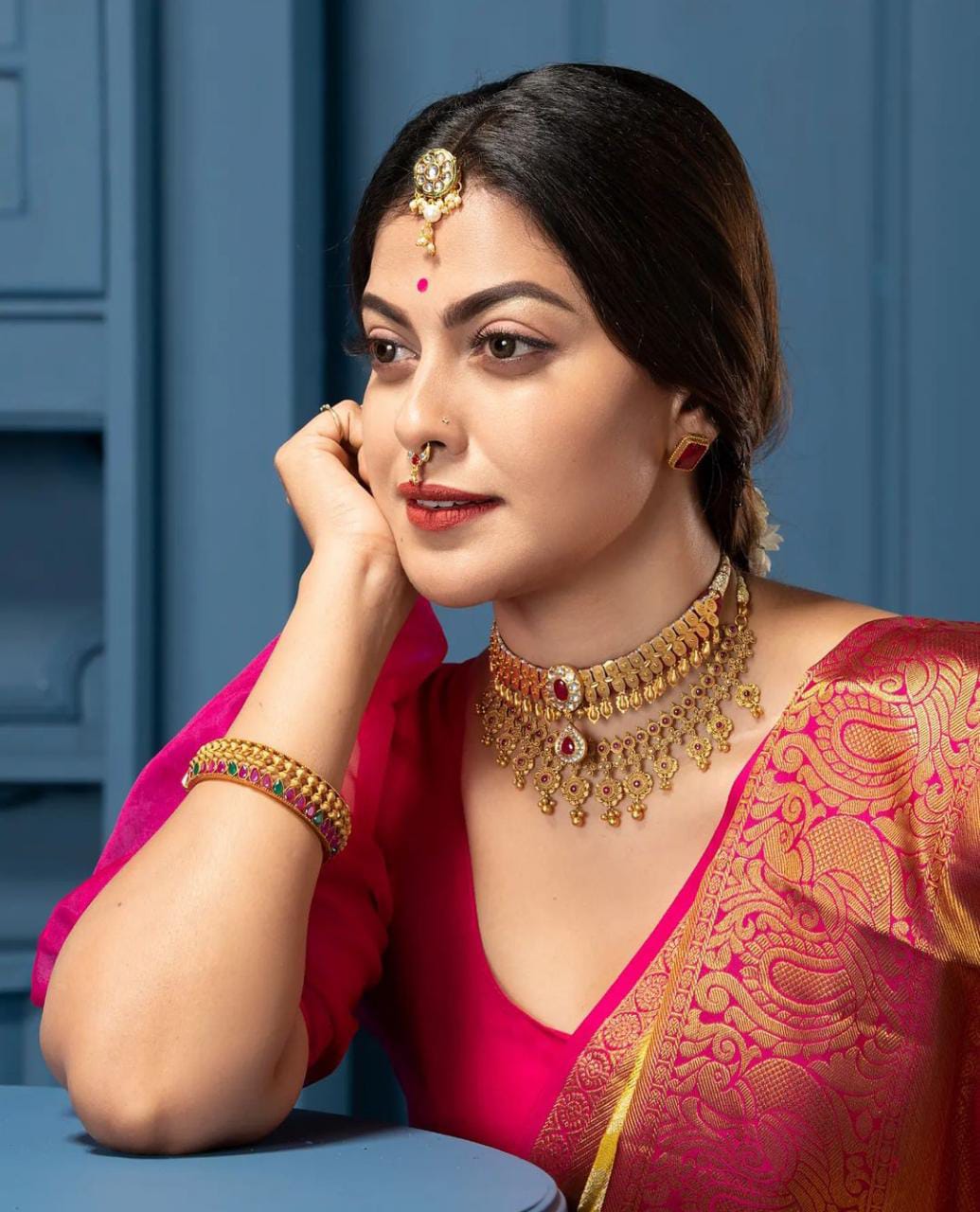 Gratifying Yellow Soft Silk Saree With Ebullience Blouse Piece