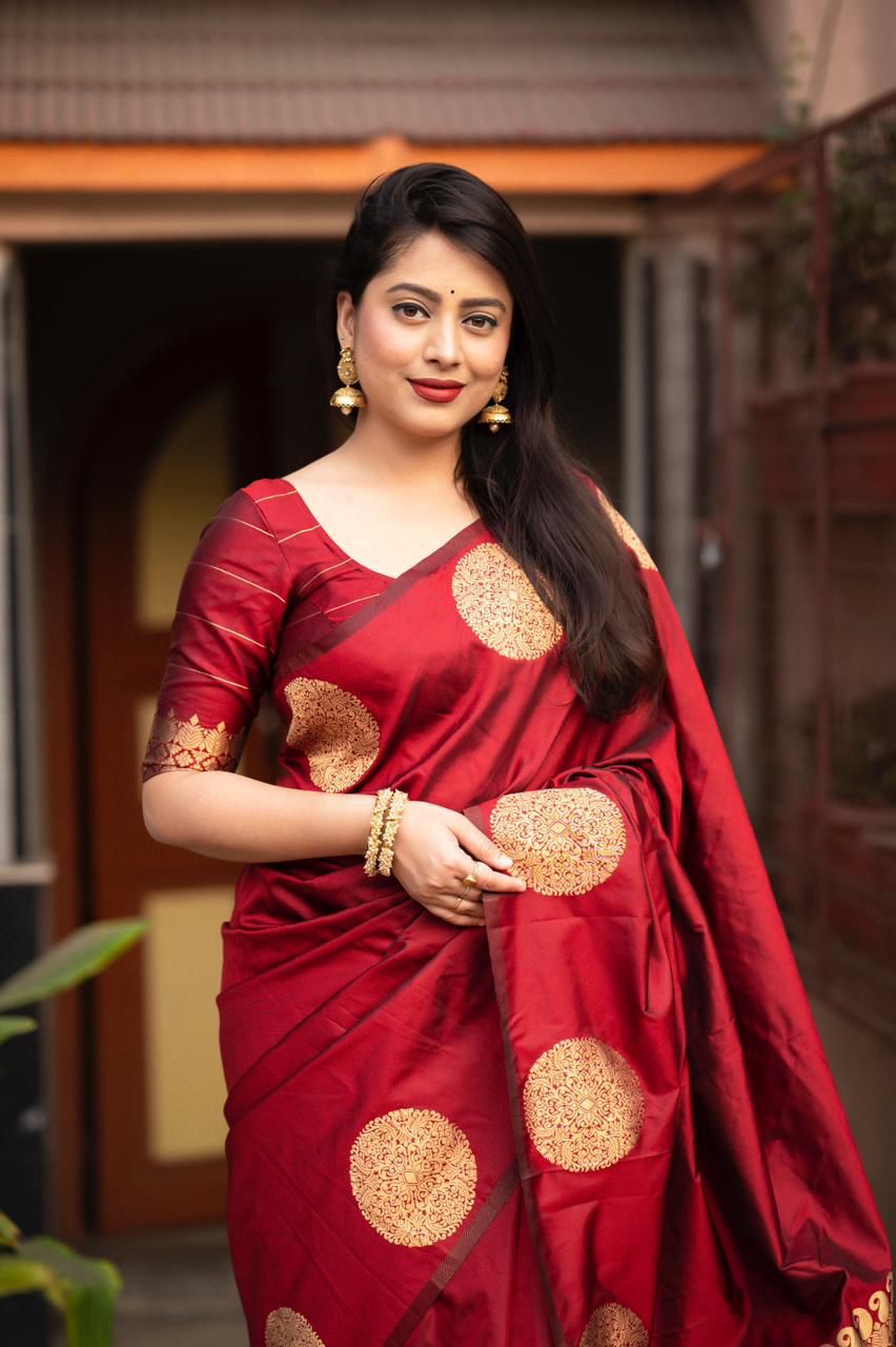 Artistic Maroon Soft Silk Saree With Unequalled Blouse Piece