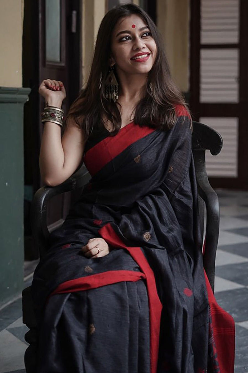 Mesmeric Black Cotton Silk Saree With Stunning Blouse Piece