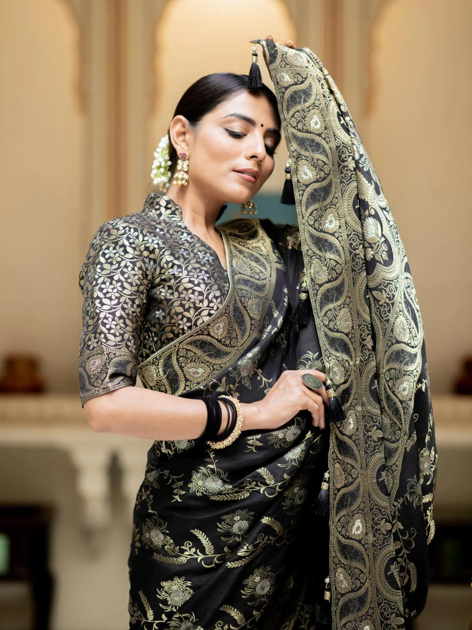 Flameboyant Black Soft Silk Saree With Magnificat Blouse Piece