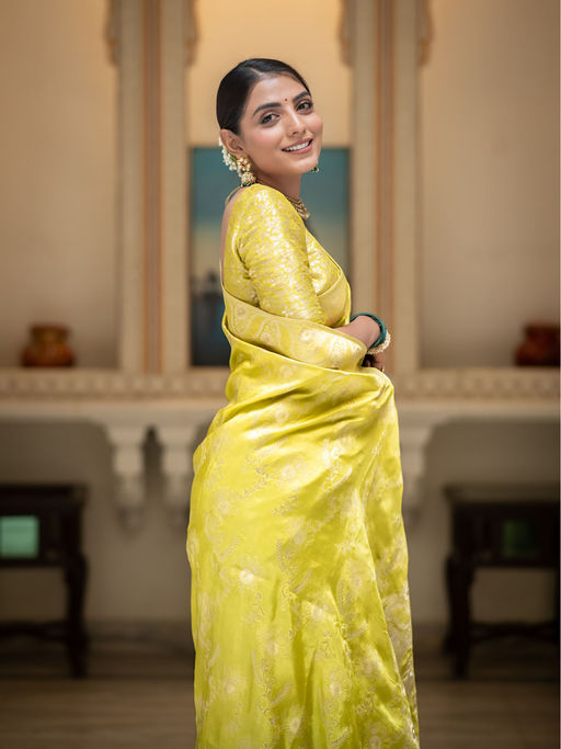 Amiable Yellow Soft Silk Saree With Allure Blouse Piece