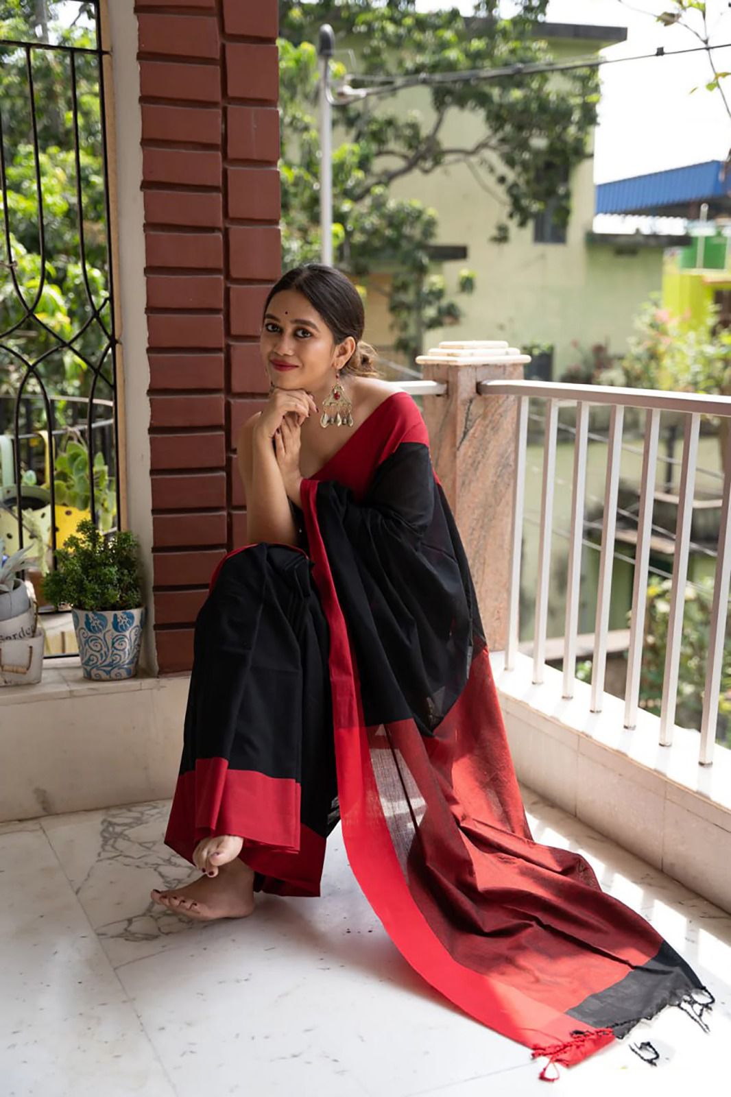 Murmurous Black Cotton Silk Saree With Incredible Blouse Piece