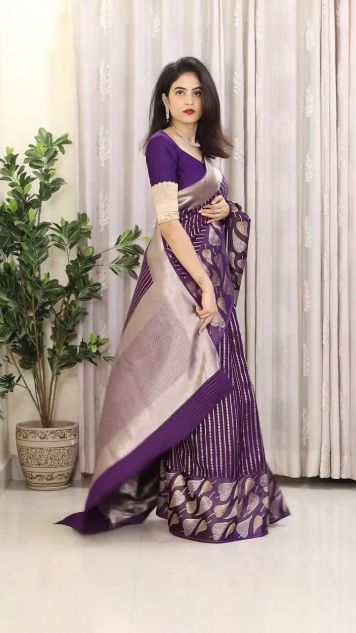 Fugacious Purple Soft Silk Saree With Redolent Blouse Piece