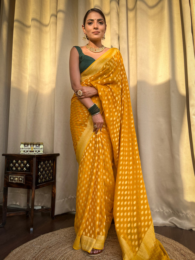 Trendy Wine Soft Banarasi Silk Saree With Tantalizing Blouse Piece