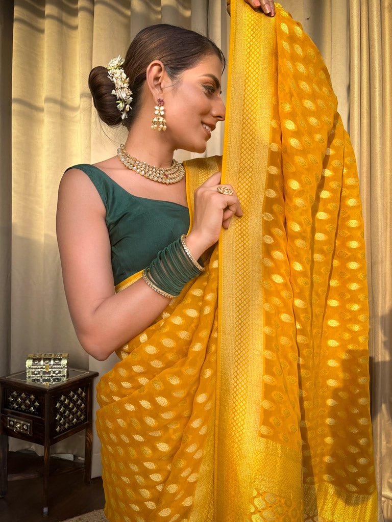 Trendy Wine Soft Banarasi Silk Saree With Tantalizing Blouse Piece