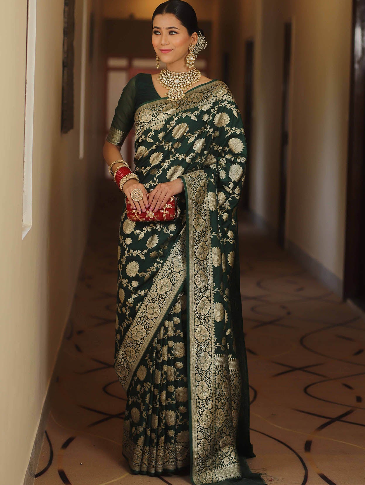 Exemplary Dark Green Soft Silk Saree With Imaginative Blouse Piece