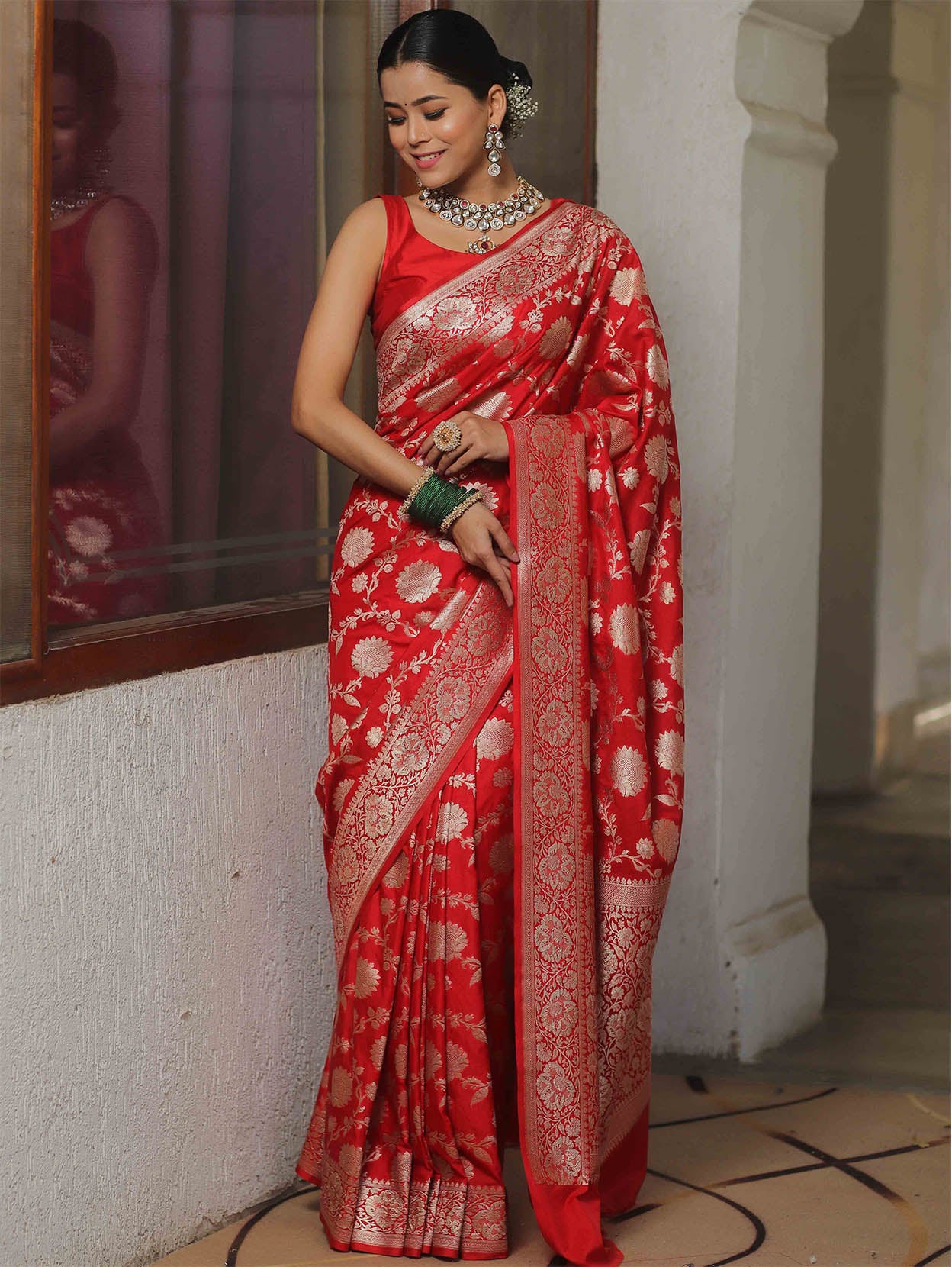 Verdant Red Soft Silk Saree With Pleasurable Blouse Piece