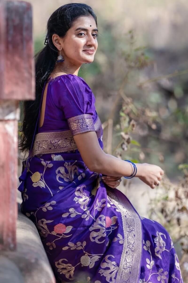 Engrossing Purple Soft Silk Saree With Lissome Blouse Piece