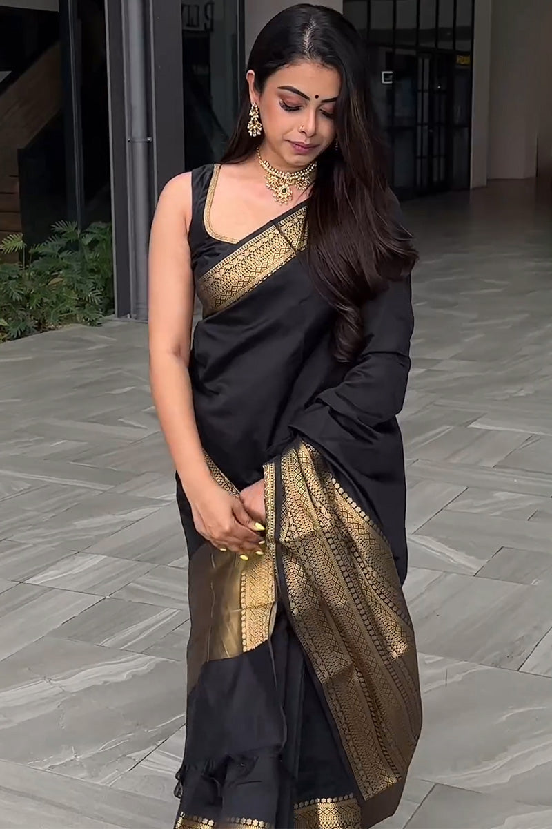 Imbrication Black Soft Silk Saree With Exuberant Blouse Piece