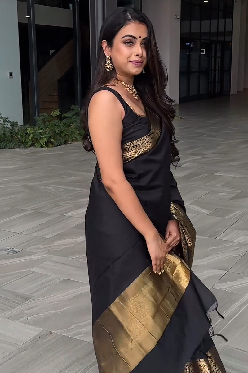 Imbrication Black Soft Silk Saree With Exuberant Blouse Piece