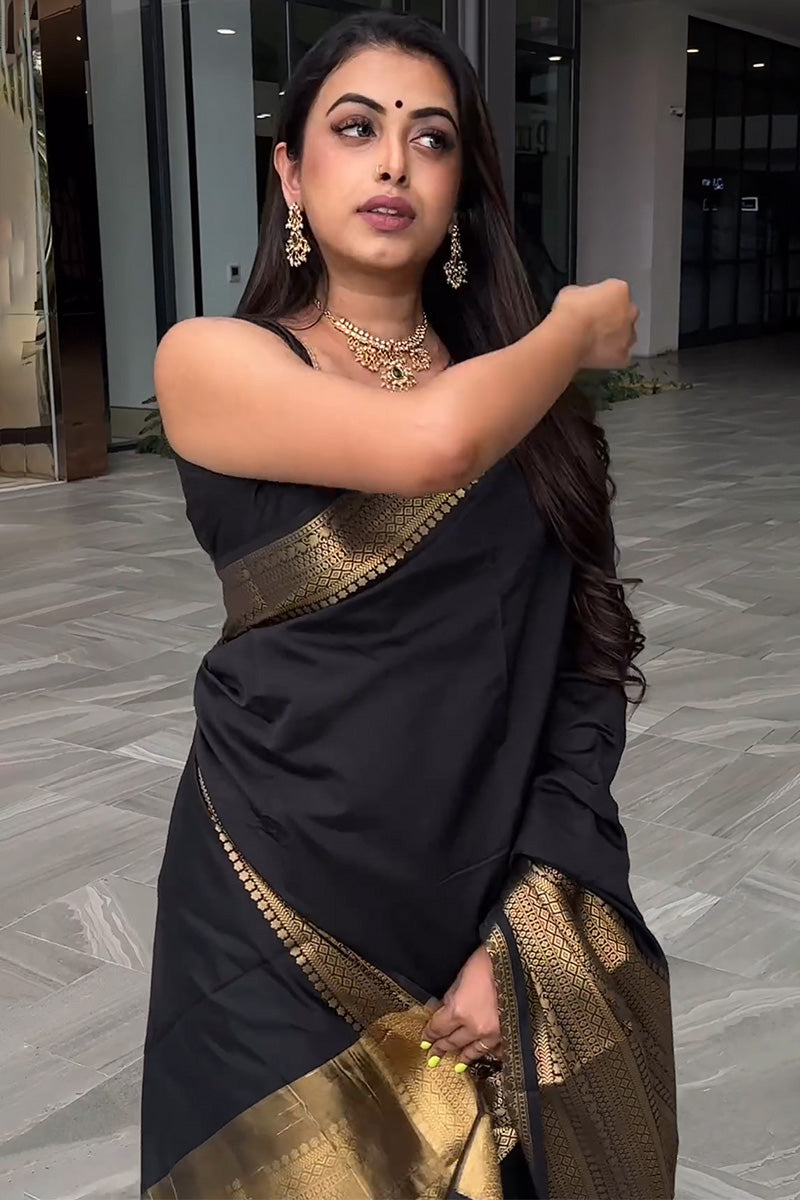 Imbrication Black Soft Silk Saree With Exuberant Blouse Piece