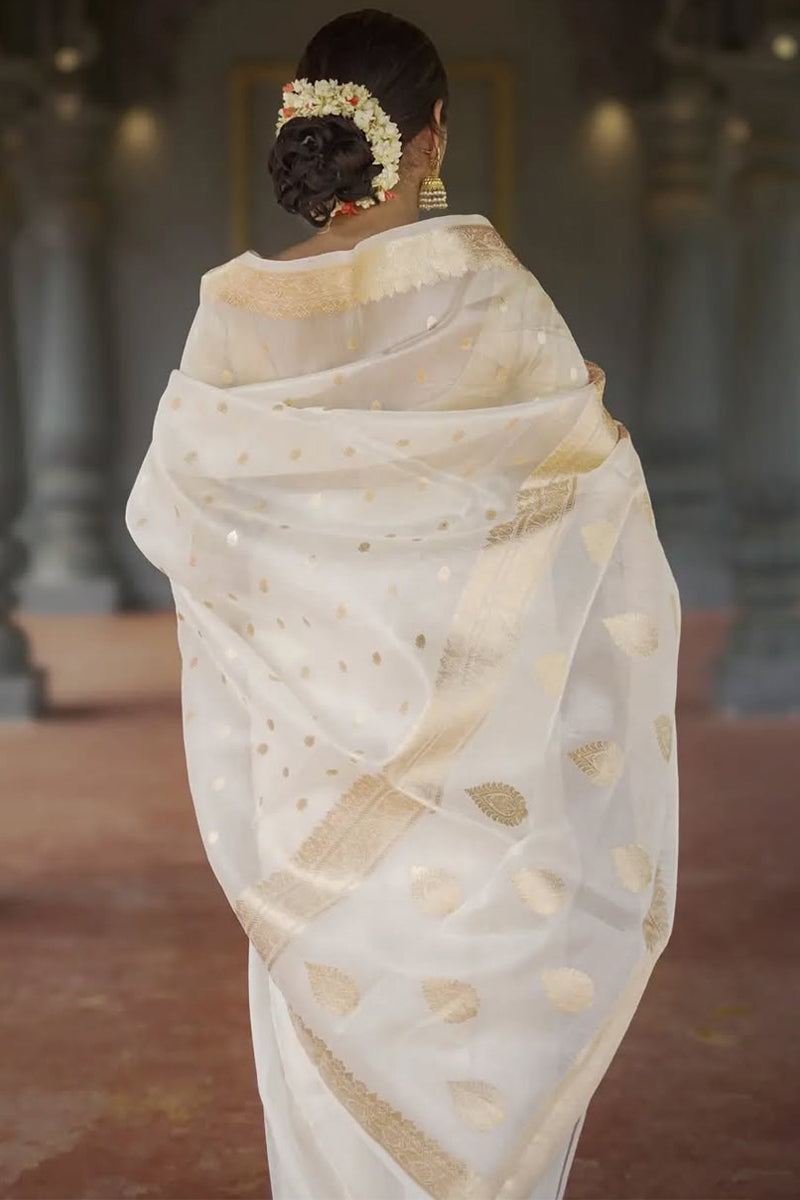 Effulgent Off White Linen Silk Saree With Ravishing Blouse Piece