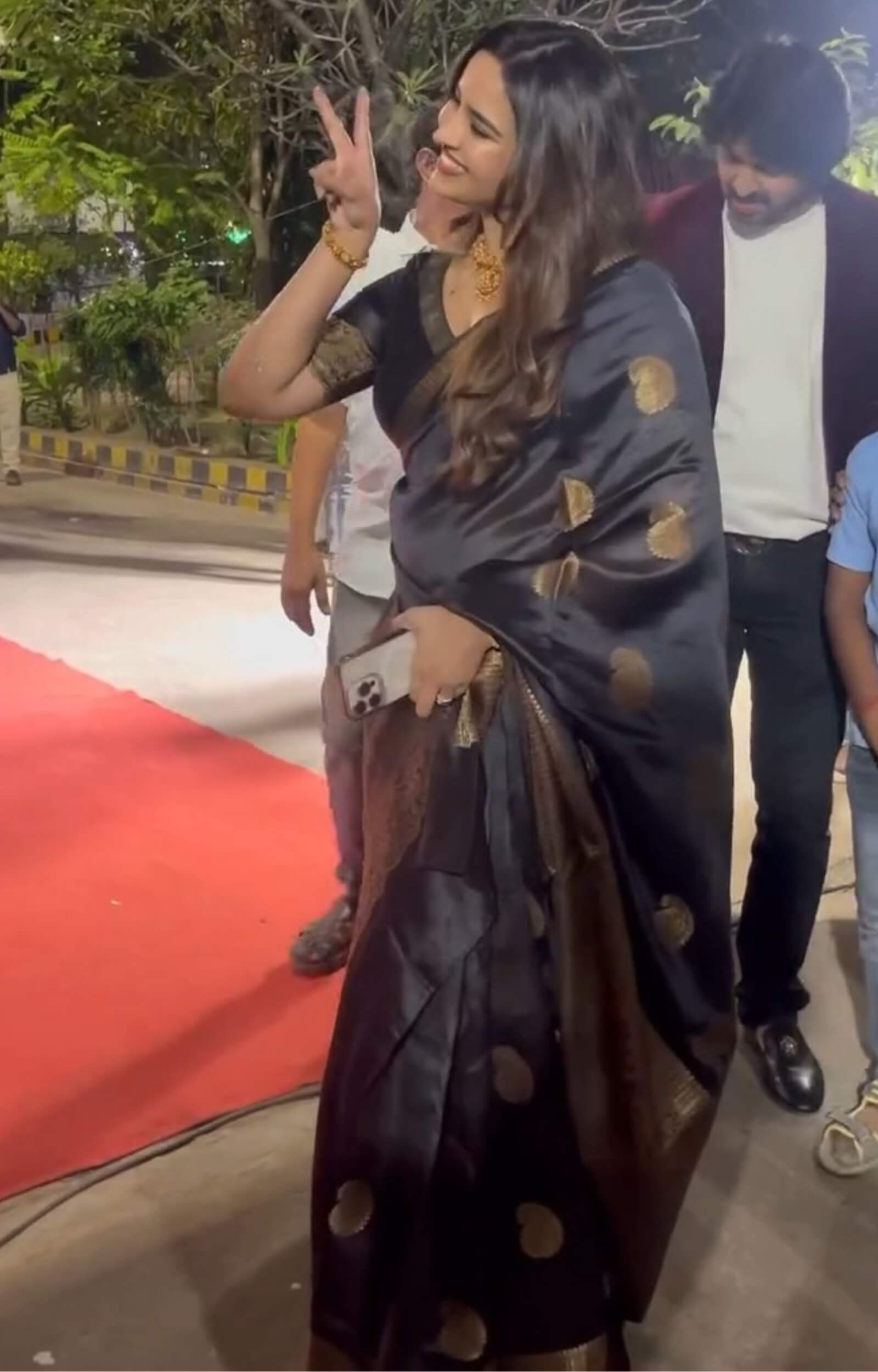 Flameboyant Black Soft Silk Saree With Unique Blouse Piece