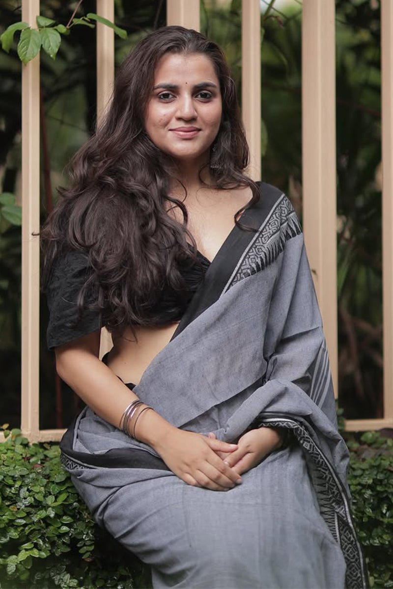 Mellifluous Grey Cotton Silk Saree With Prodigal Blouse Piece