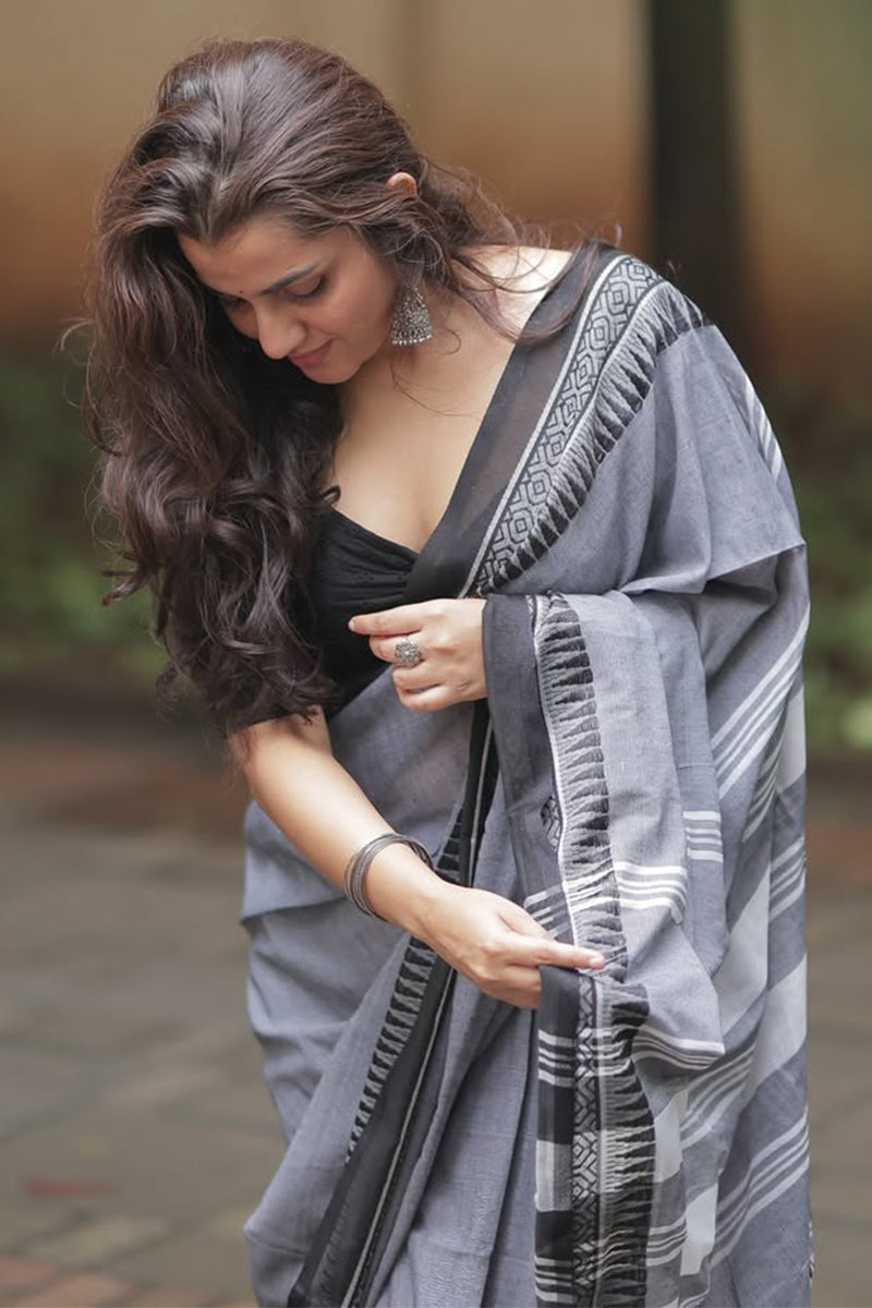 Mellifluous Grey Cotton Silk Saree With Prodigal Blouse Piece