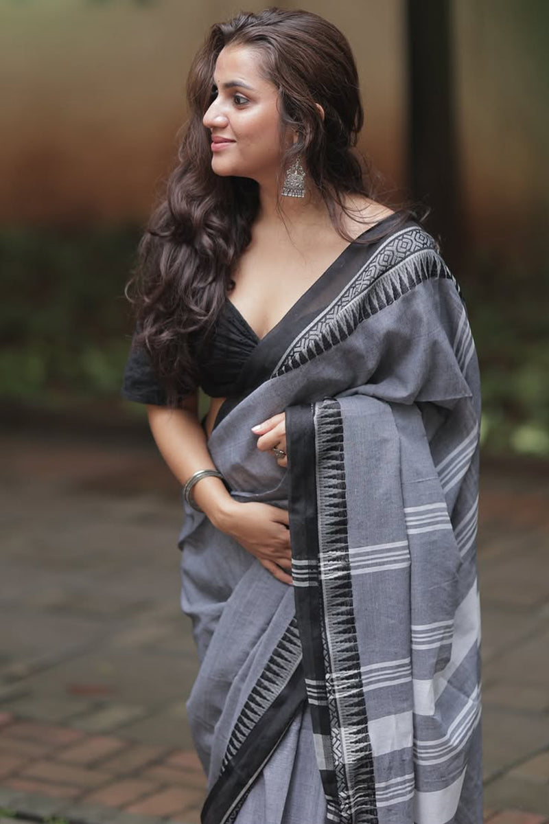 Mellifluous Grey Cotton Silk Saree With Prodigal Blouse Piece