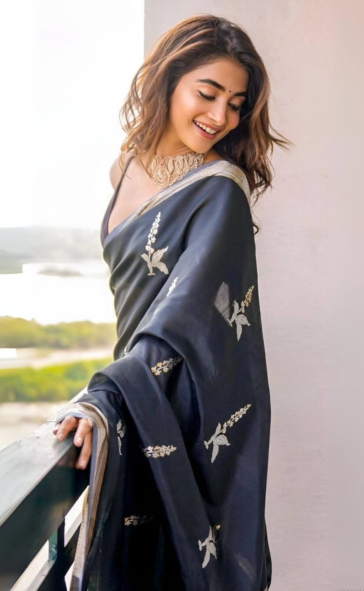 Flattering Black Soft Silk Saree With Adorable Blouse Piece