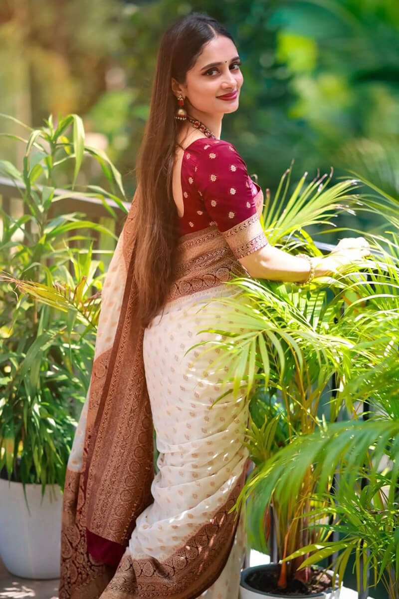 Unequalled Beige Soft Silk Saree With Ravishing Blouse Piece