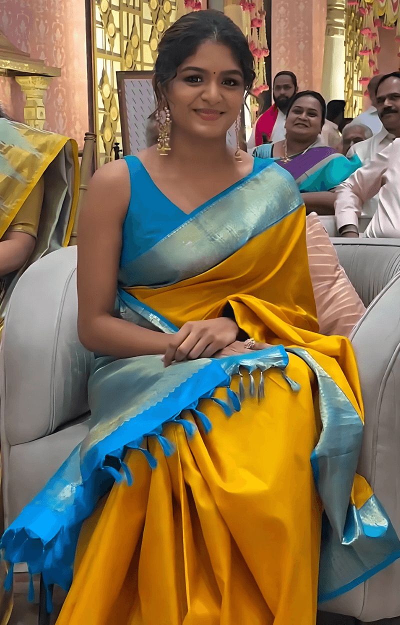 Ephemeral Yellow Soft Silk Saree With Tempting Blouse Piece