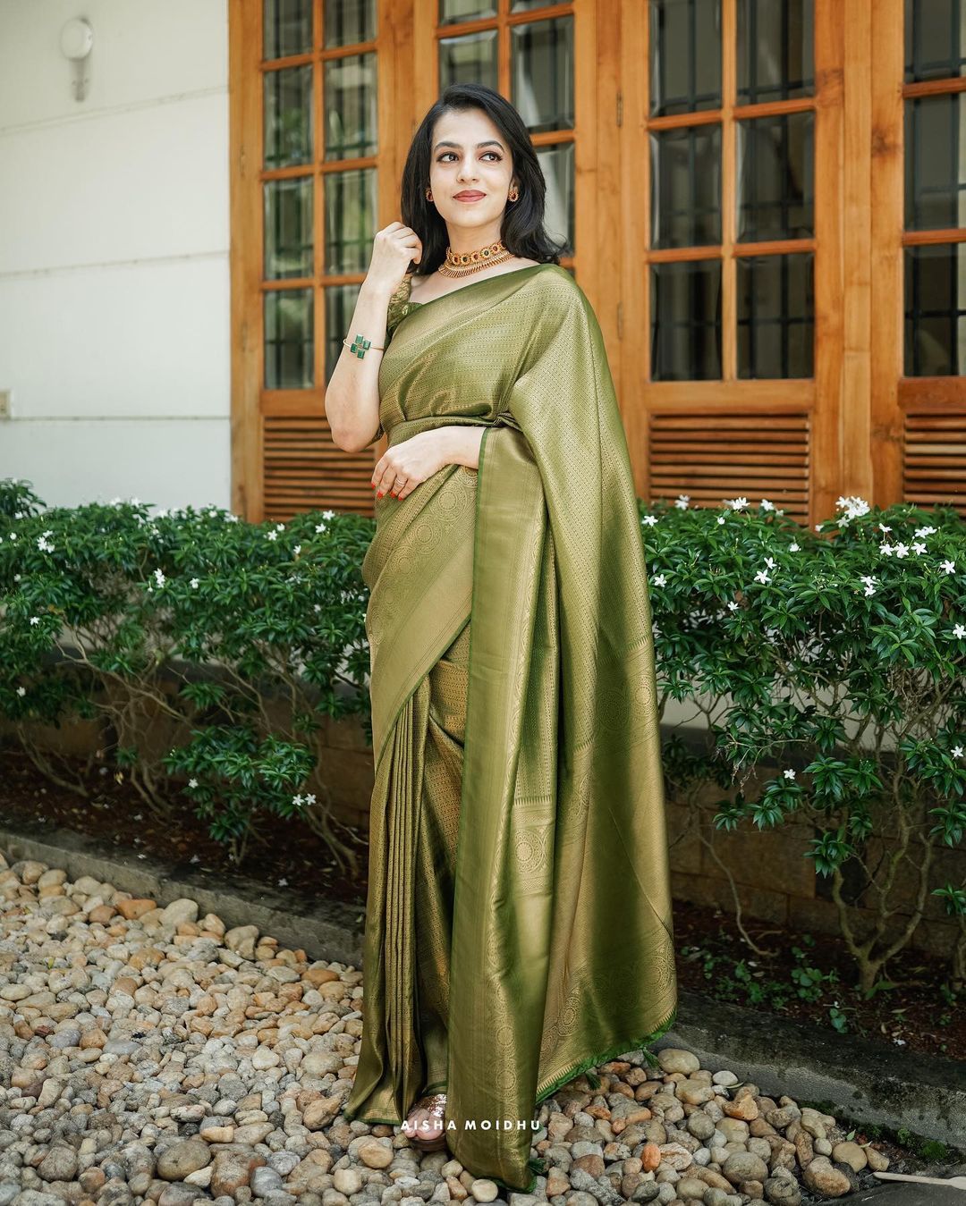 Smashing Green Soft Silk Saree With Mesmerising Blouse Piece