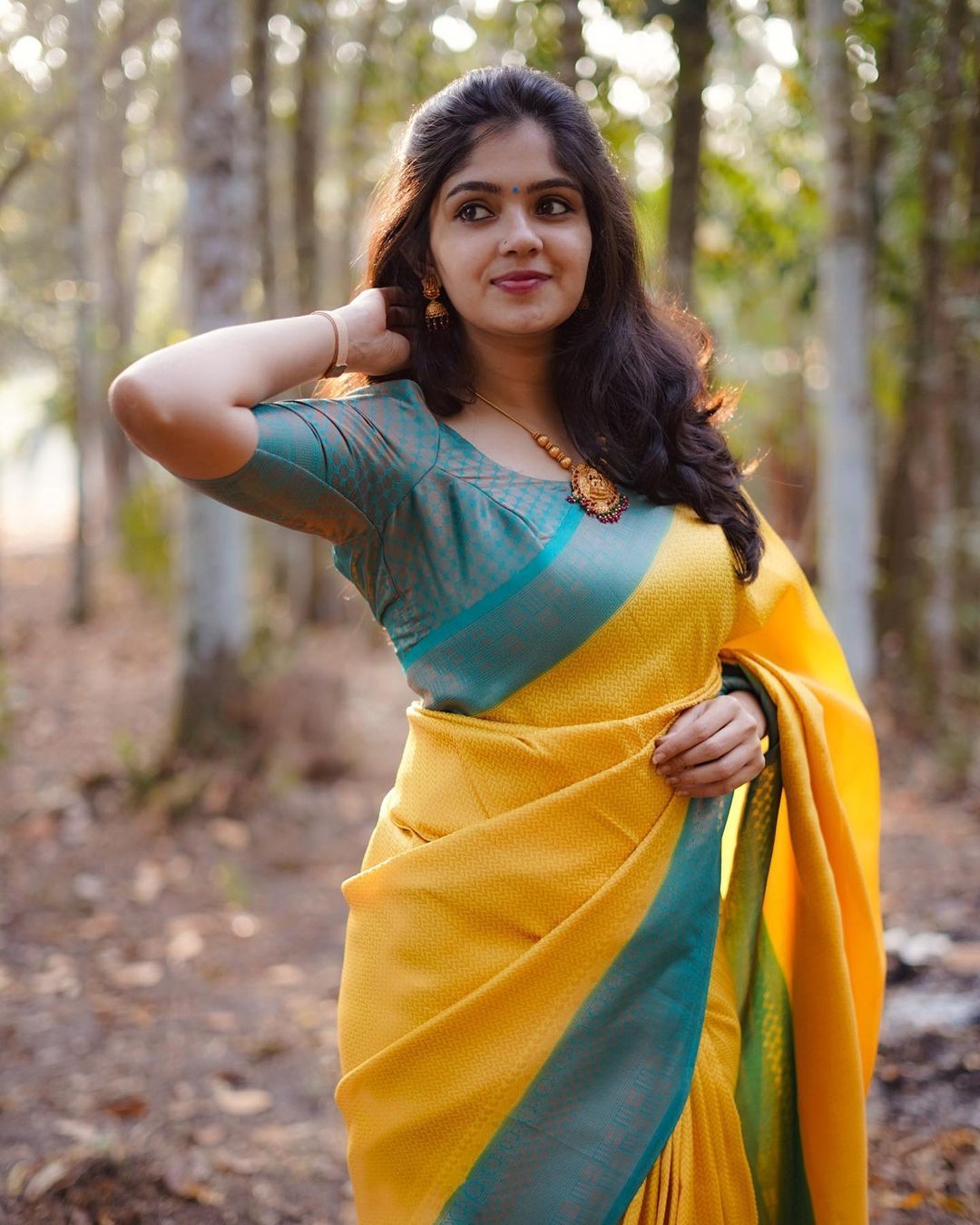 Demanding Yellow Soft Silk Saree With Delightful Blouse Piece